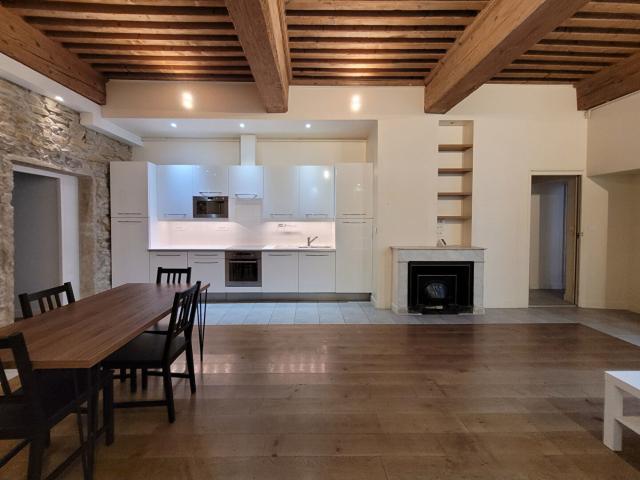 En location Appartement 4 pièces 90 m