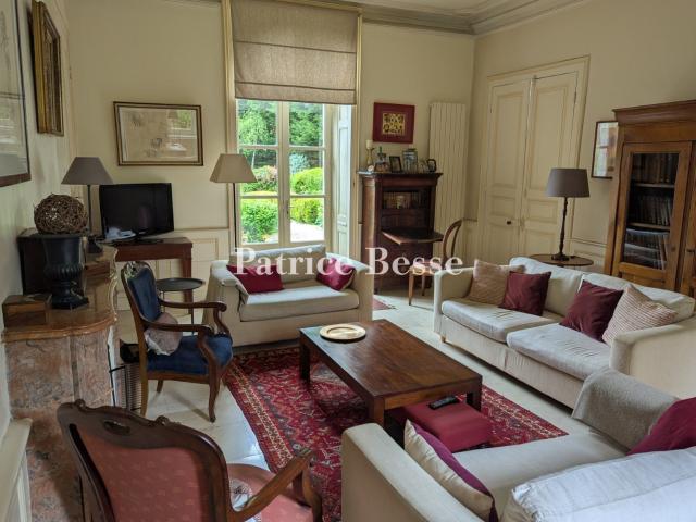 En Mayenne, dans un village à proximité d'Évron, une maison. 180m² Evron