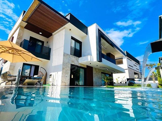 En Modern Villa ! Asansörlü, Denize 400 Metre Lüks Villa