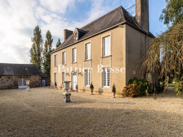 En Normandie, dans un bourg du Cotentin, une maison de maîtr. 307m² Saint Clair sur l'Elle