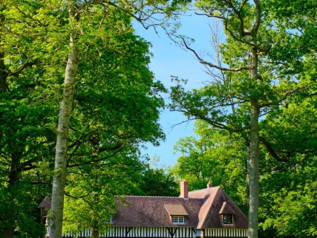 En Normandie, entre Orne et Eure, dans le pays d'Ouche, une. 287m² Bernay