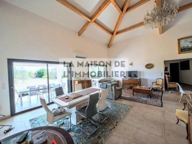 En nu propriété, Villa à vendre avec réserve d'usufruit viager