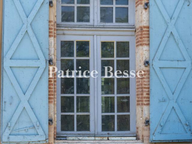 En pays de Serres, un ancien relais de St Jacques de Compost. 488m² Valence d'Agen