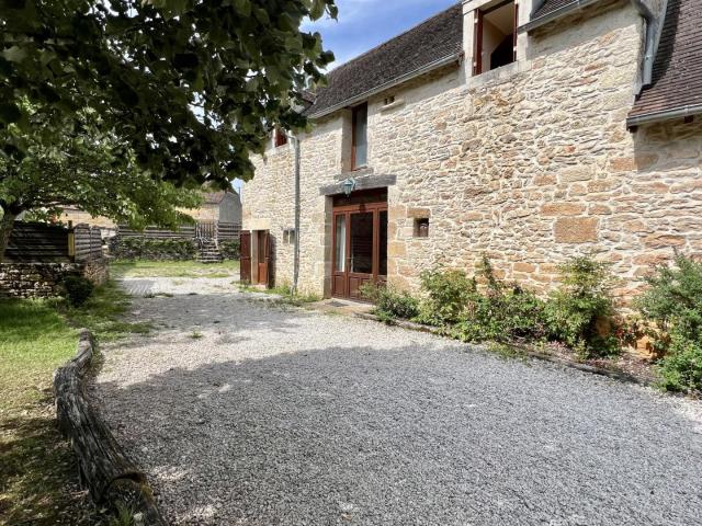 En Périgord Noir entre Montignac Lascaux et Hautefort: ensem. 232m² Thenon