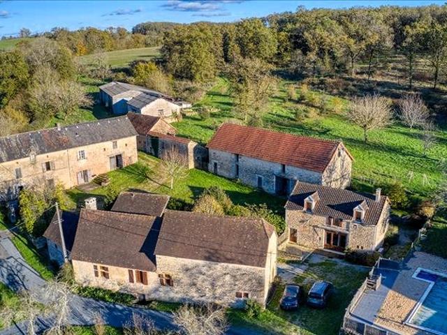 En Périgord Noir entre Montignac Lascaux et Hautefort: ensem. 232m² Thenon