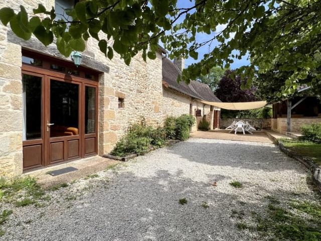 En Périgord Noir entre Montignac Lascaux et Hautefort: ensem. 232m² Thenon