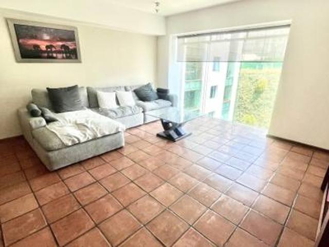 En piso 9 de exclusivo condominio frente a centro comercial Garden Santa Fe