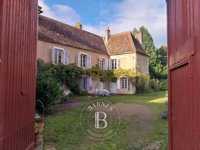 En Poitou Belle demeure du XVIIIème siècle Terrain de 24. 396m² Montmorillon
