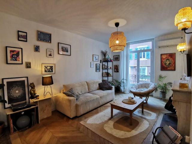 En plein cœur du centre ville d'Aubenas, laissez vous séduir. 94m² Aubenas
