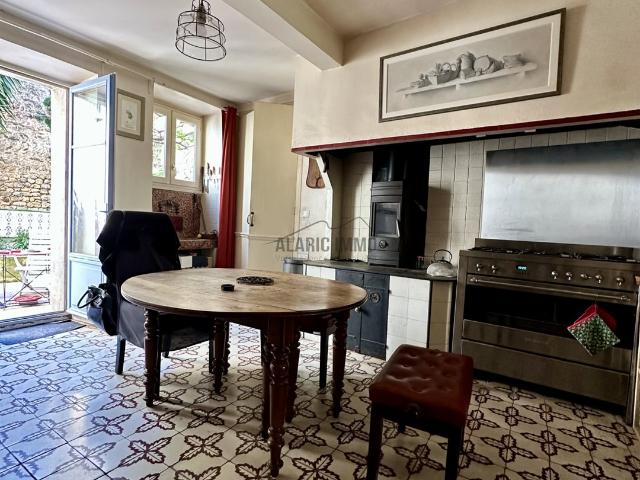 En plein coeur d'un village courtisé des Corbières avec tout. 210m² Fabrezan