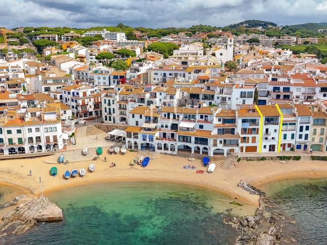 Dils Lucas Fox presenta esta extraordinaria casa en primera. 292m² Palafrugell