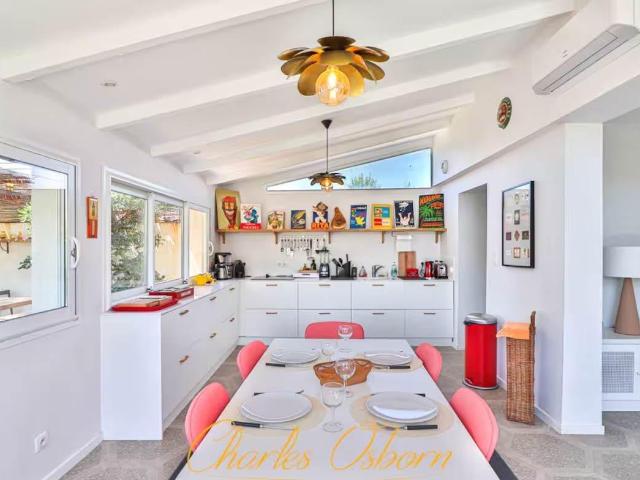 En deuxième ligne mer avec un accès direct à la plage, maiso. 118m² Frontignan
