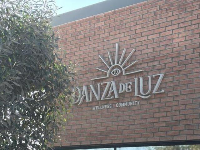 EN PRIVADA DANZA DE LUZ