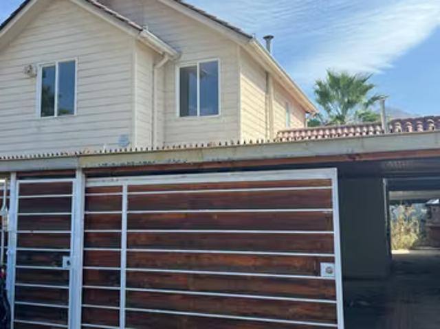 En remodelación | Casa 4D 3B Larapinta | Propinvest | 4 dormitorios por 155000. 00 en Lampa