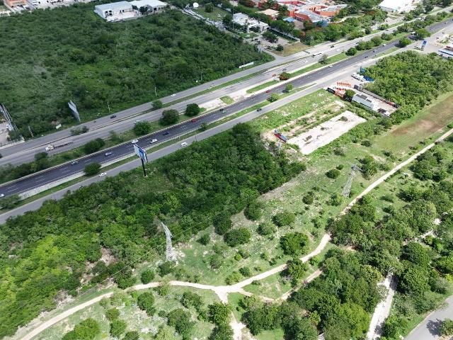 EN RENTA TERRENO CON 100 METROS SOBRE EL PERIFERICO PONIENTE DE MERIDA