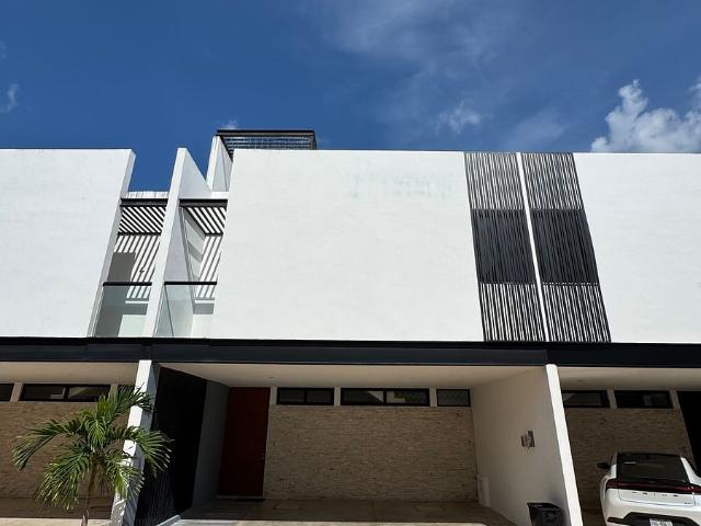 EN RENTA TOWNHOUSE DE 3 RECÁMARAS EN RESIDENCIAL YA'AXBEH | CONKAL, YUCATÁN