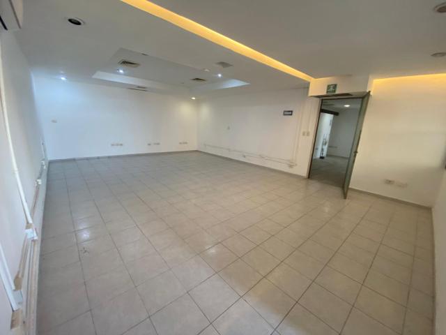 En Renta y Venta oficina en Av Acance Sm 15 de 115m2 con 5 espacios y 2 Ba?os 2do nivel