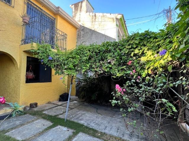 EN RENTA CASA AMUEBLADA CON JARDIN Y GARAJE CERCA DE AV. COLOSIO