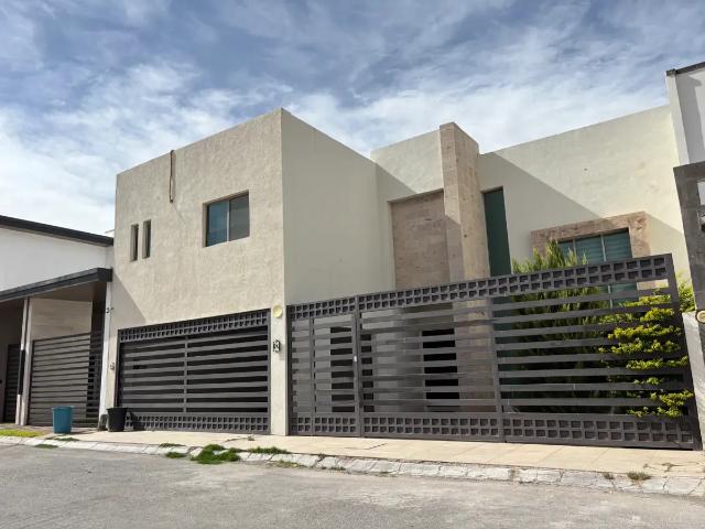 SE RENTA CASA EN LAS TROJES
