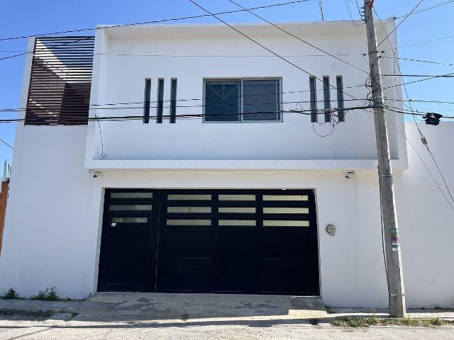 EN RENTA CASA EN ESQUINA SOBRE AVENIDA
