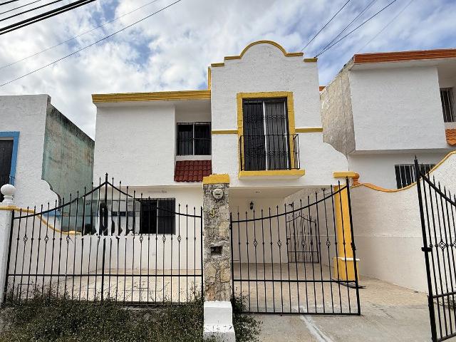 EN RENTA CASA SIN AMUEBLAR EN PRIVADA