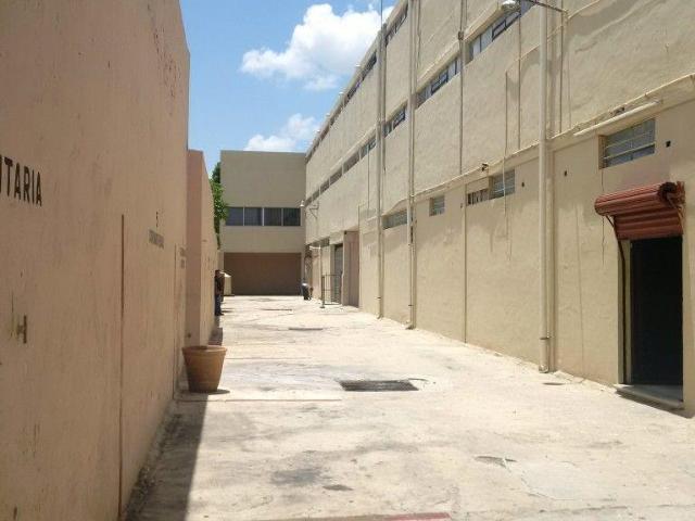 EN RENTA EDIFICIO DE 3 PLANTAS EN EL CENTRO DE MERIDA