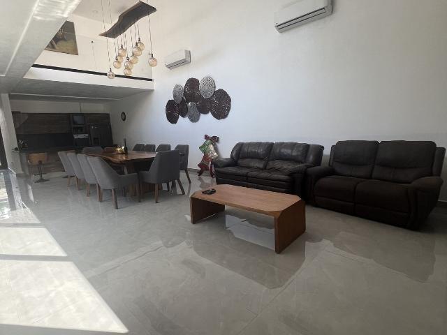EN RENTA EXCLUSIVA RESIDENCIA DE 3 NIVELES EN COLONIA DOCTORES