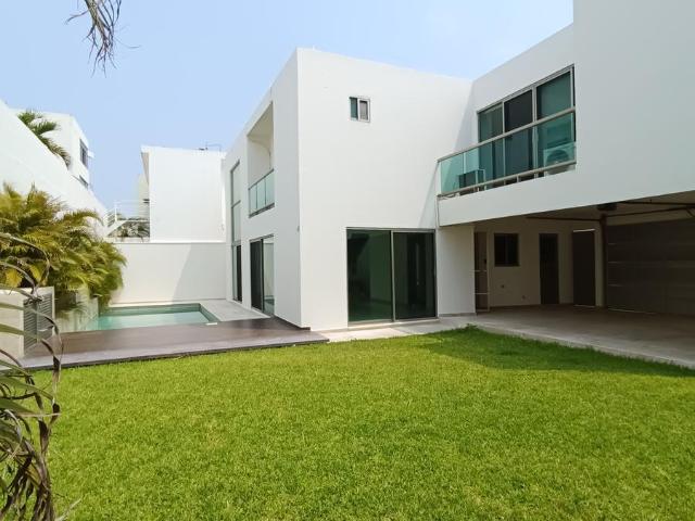 En renta o venta casa en Lomas del sol con 3 rec?maras y alberca