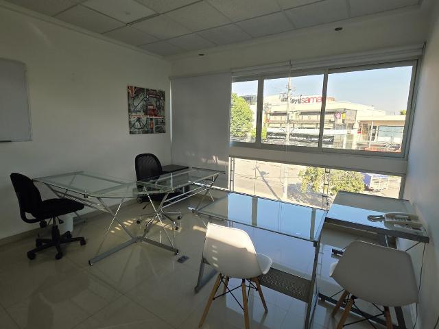 Oficina en renta en Lomas Segunda Secci?n amueblada con servicios incluidos