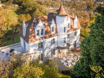 En région Occitanie, dans le département du Lot, à proximité. 455m² Cahors