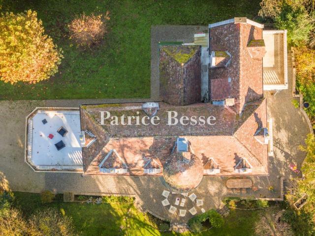 En région Occitanie, dans le département du Lot, à proximité. 455m² Cahors