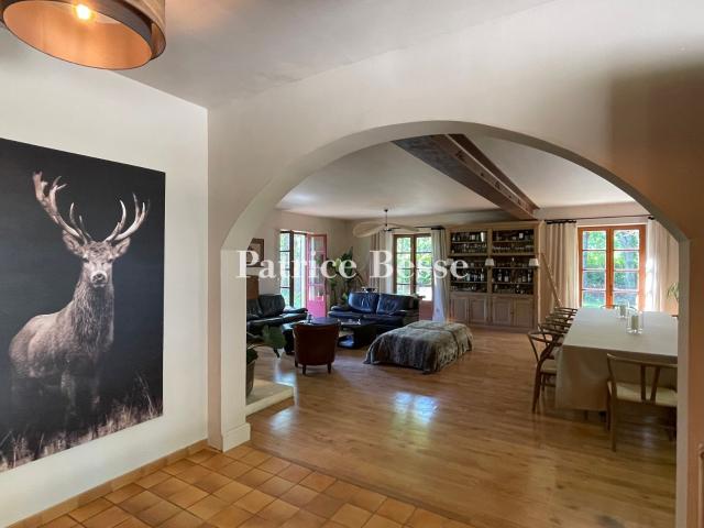 En Seine et Marne, à 10 min de Fontainebleau, une maison con. 290m² Barbizon