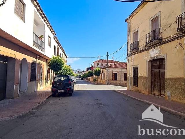 En Sorihuela del Guadalimar, Casa antigua para reformar con enormes posibilidades