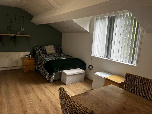 En suite Bedroom in 8 Bed House. 1 bed in a house share to rent £650 pcm £150 pw