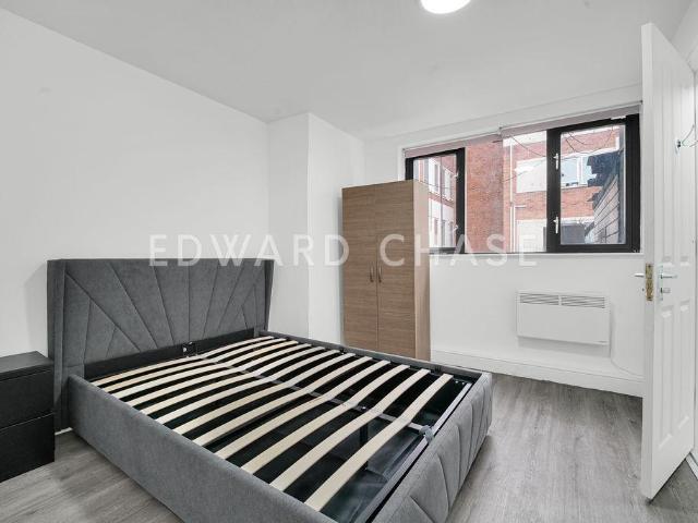 En Suite Room, All Bills Included. House of multiple occupation to rent £825 pcm £190 pw