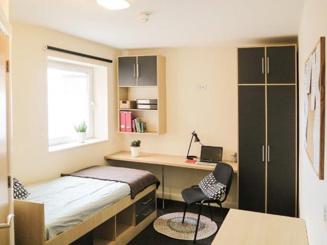 En Suite Room, Flewitt House, Beeston NG9, 1 bed terraced house to rent, £585 pcm | PrimeLocation