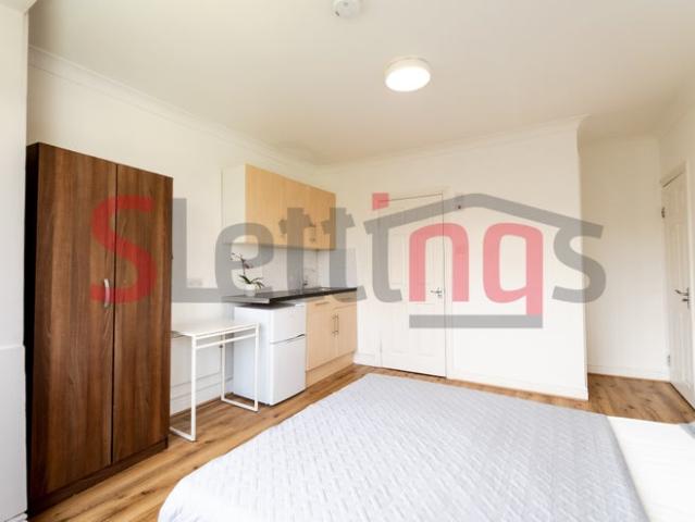 En suite room Hendon Watford Way.All bills inc