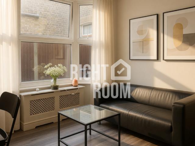En suite Room 3, Trundleys Road, London SE8