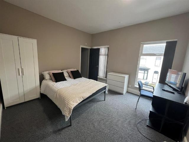 En suite Student House Share. 5 bed house share to rent £2,600 pcm £600 pw