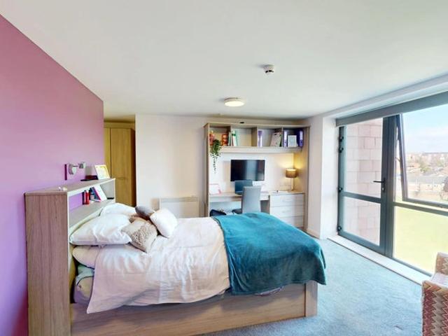 En suite student rooms & studios Be quick!
