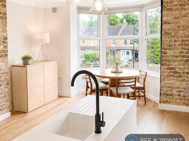 Enmore Road, London, SE25 2 bed flat to rent £1,900 pcm £438 pw