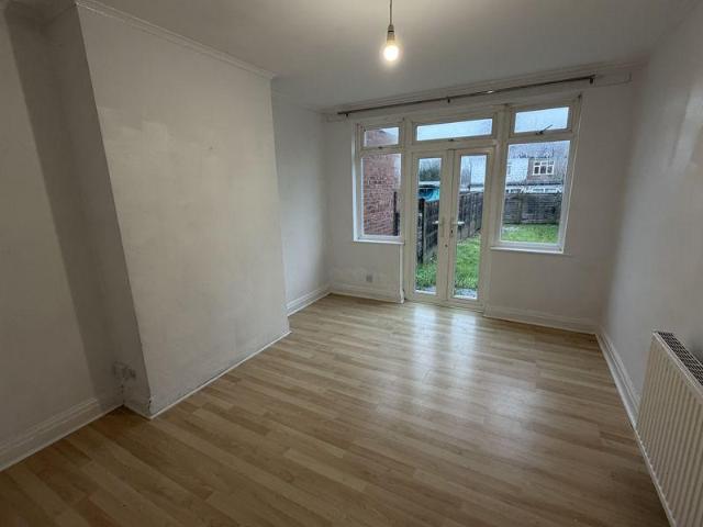 Ennerdale Gardens, Wembley HA9 3 bed property to rent £2,550 pcm £588 pw