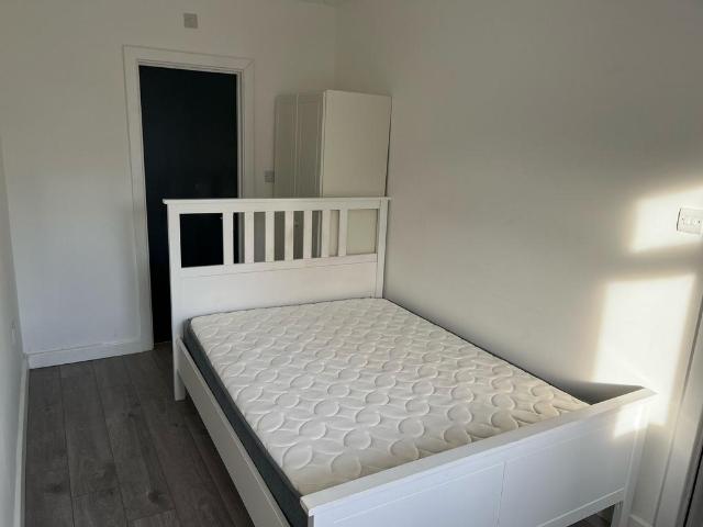 Ennerdale Drive, London NW9 1 bed in a house share to rent £900 pcm £208 pw