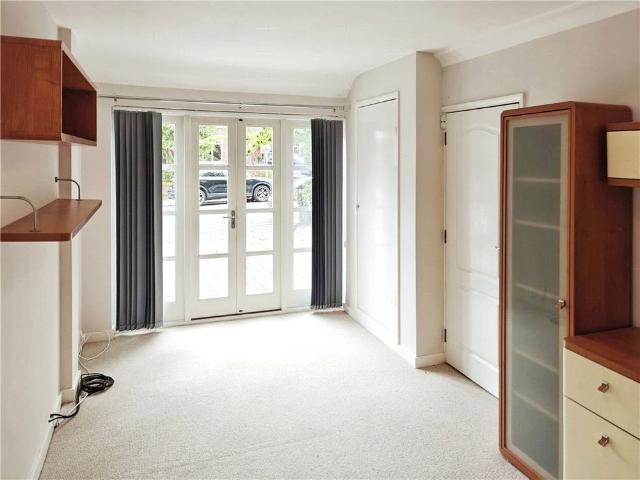 Ennismore Avenue, Guildford, GU1 1SR