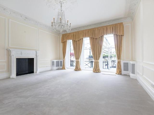 Ennismore Gardens, Knightsbridge, SW7 2 bed apartment to rent £8,992 pcm £2,075 pw