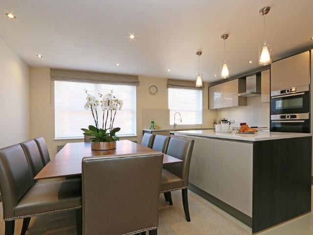 Ennismore Gardens, Knightsbridge SW7, 2 bed flat to rent, £8,645 pcm | PrimeLocation