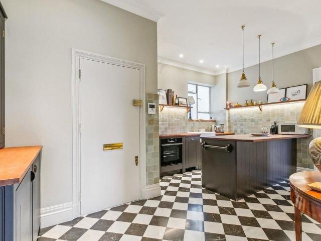 Ennismore Gardens, London SW7, 1 bed flat to rent, £4,750 pcm | PrimeLocation