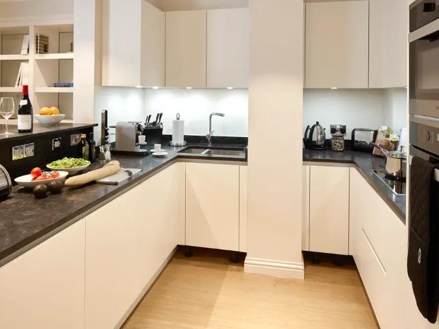 Ennismore Gardens, London SW7, 1 bed flat to rent, £9,100 pcm | PrimeLocation