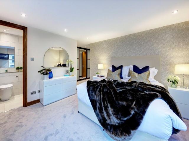 Ennismore Gardens, London, SW7 2 bed flat to rent £7,778 pcm £1,795 pw