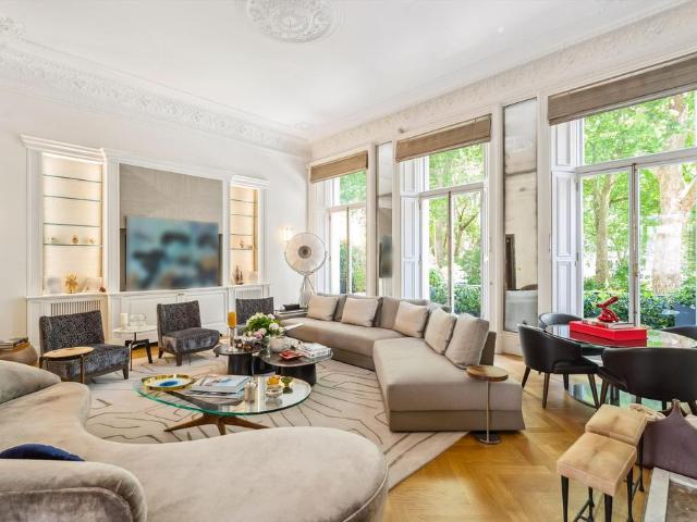 Ennismore Gardens, London, SW7 3 bed flat to rent £21,667 pcm £5,000 pw